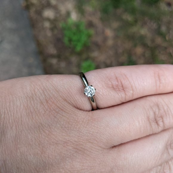 14k Gold Diamond Engagement Ring - Picture 3 of 9